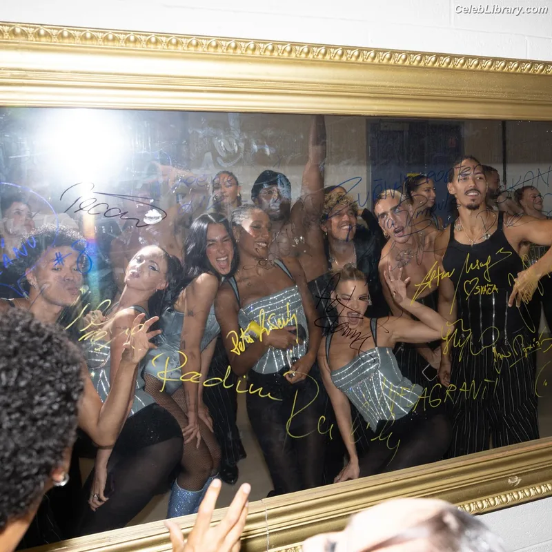 Dua Lipa photo 9 of 7804