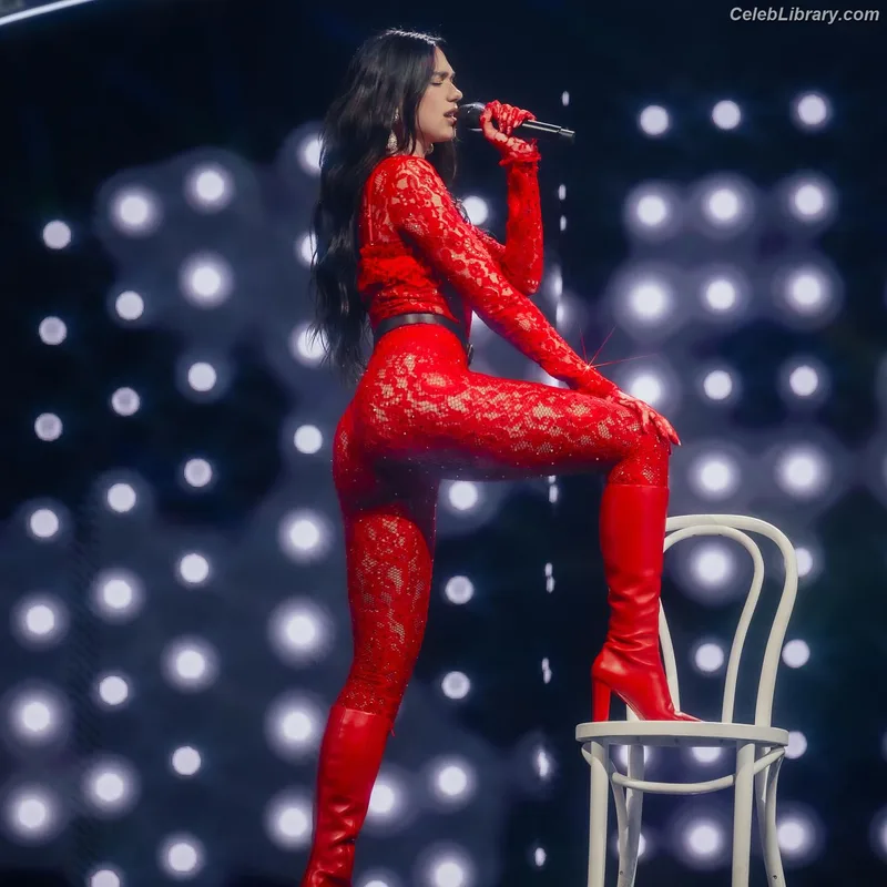Dua Lipa photo 10 of 7804