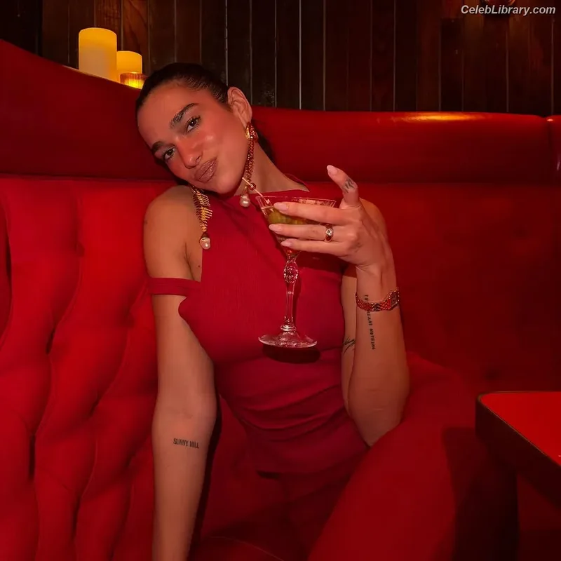 Dua Lipa photo 19 of 7804