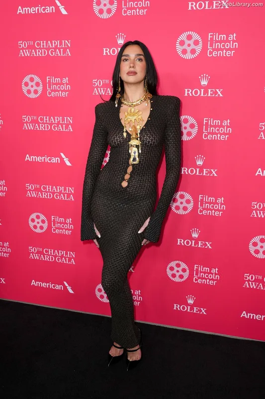 Dua Lipa photo 2 of 7804