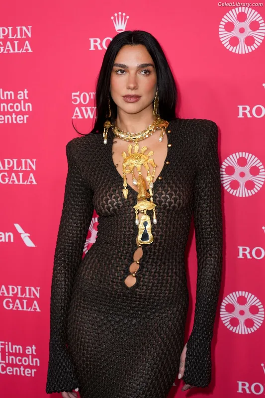 Dua Lipa photo 9 of 7804