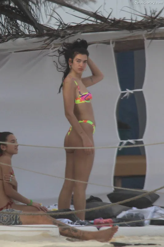 Dua Lipa photo 21 of 7804