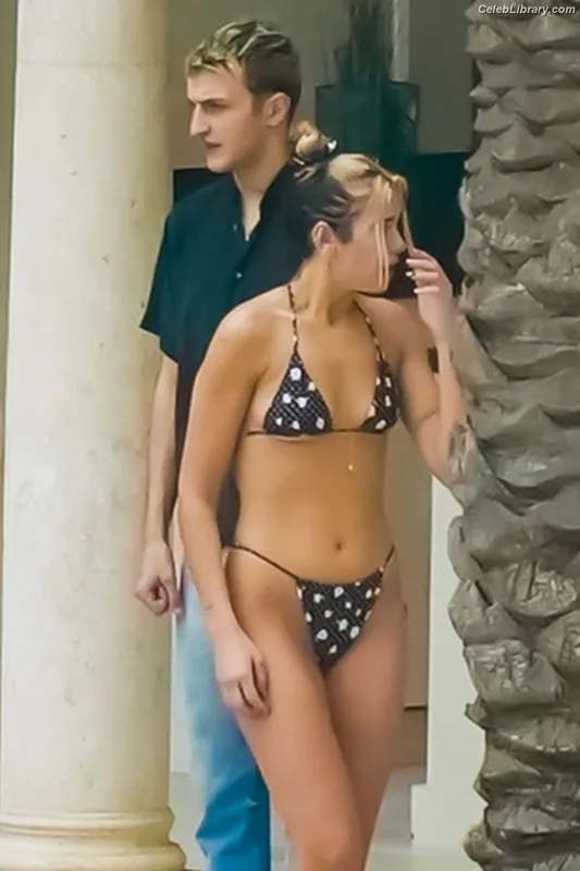 Dua Lipa photo 17 of 7804