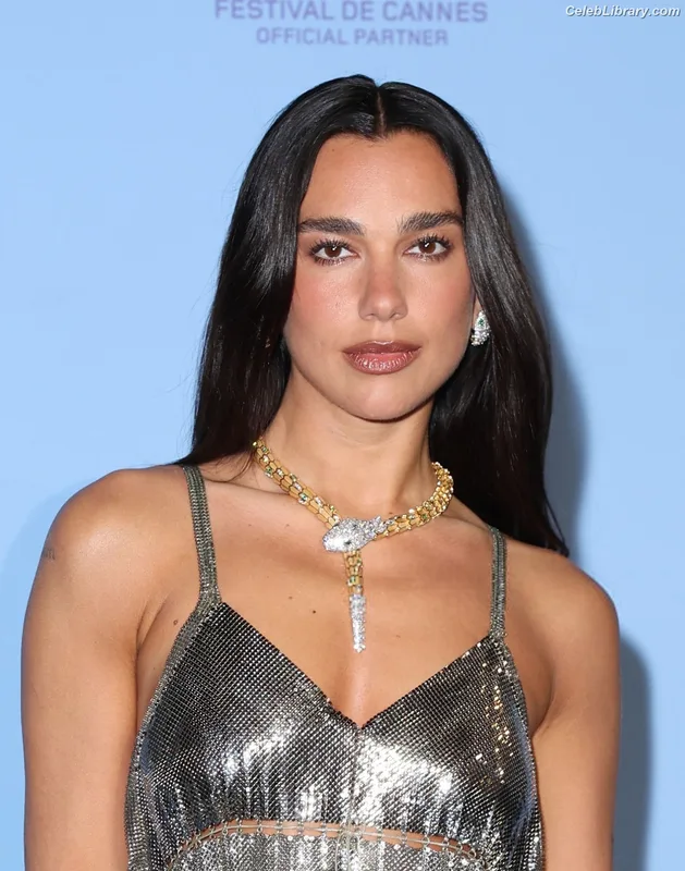 Dua Lipa photo 12 of 7804