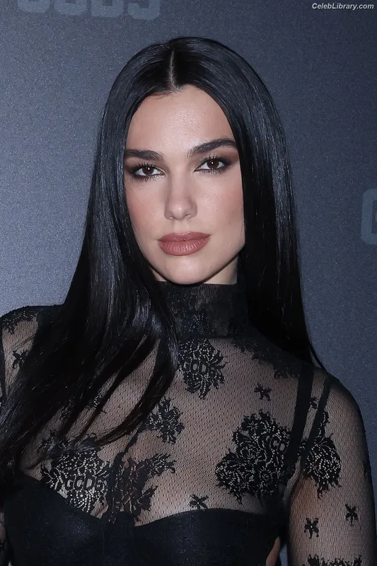 Dua Lipa photo 1 of 7804