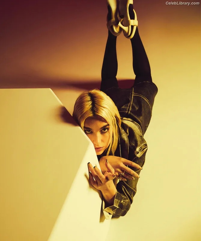 Dua Lipa photo 12 of 7804