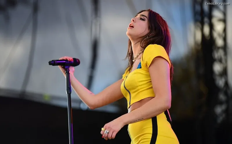 Dua Lipa photo 14 of 7804