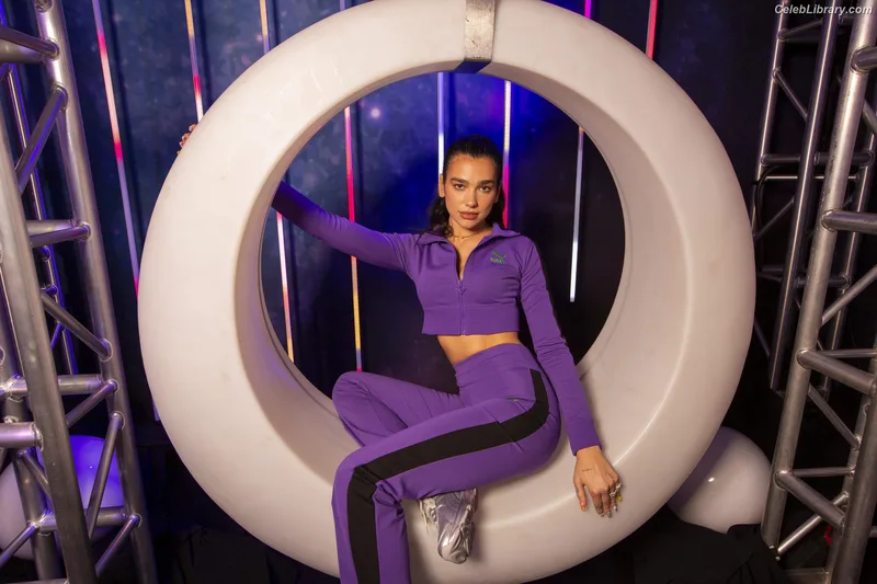 Dua Lipa photo 4 of 7804