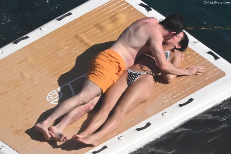 Dua Lipa photo 12 of 7804