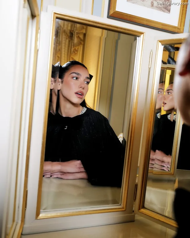 Dua Lipa photo 17 of 7804