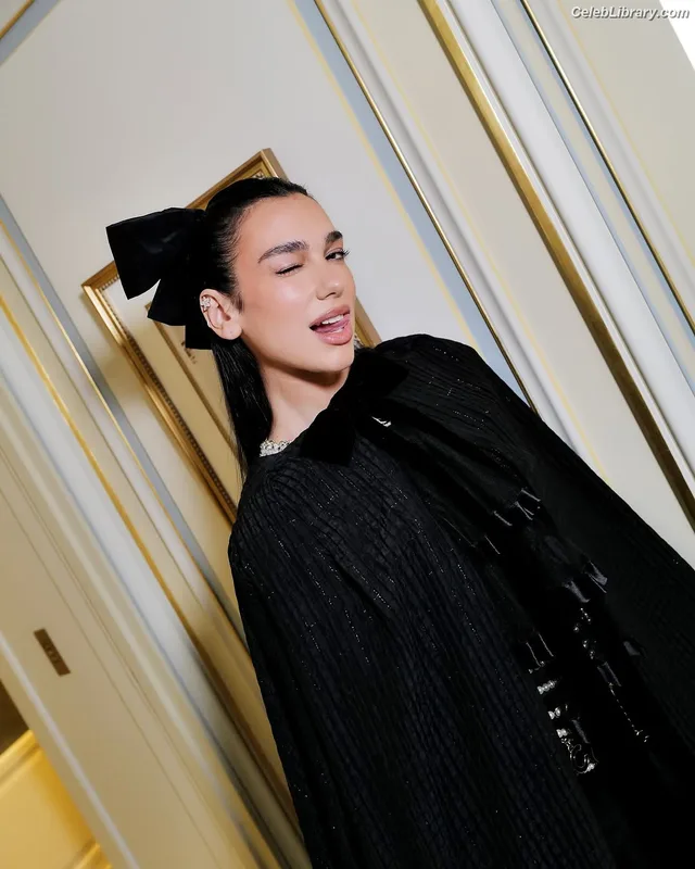 Dua Lipa photo 22 of 7804