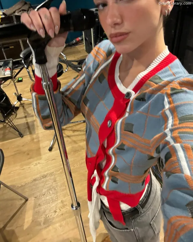 Dua Lipa photo 2 of 7804