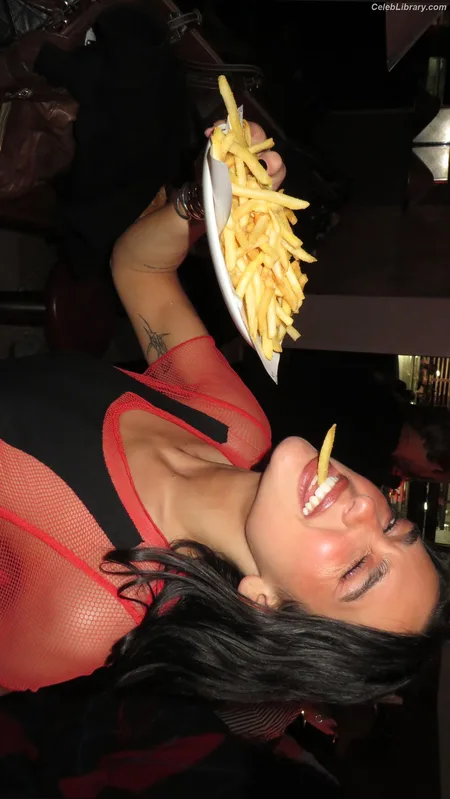 Dua Lipa photo 8 of 7804