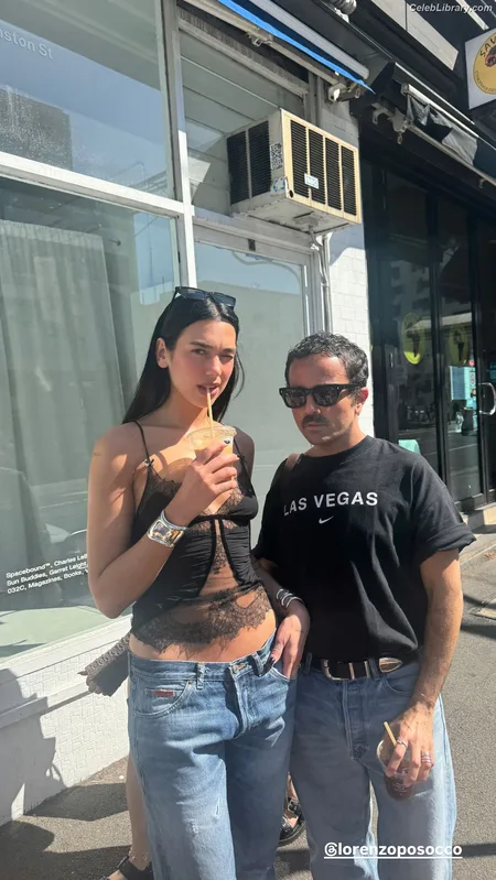 Dua Lipa photo 9 of 7804