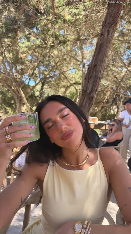 Dua Lipa photo 12 of 7804