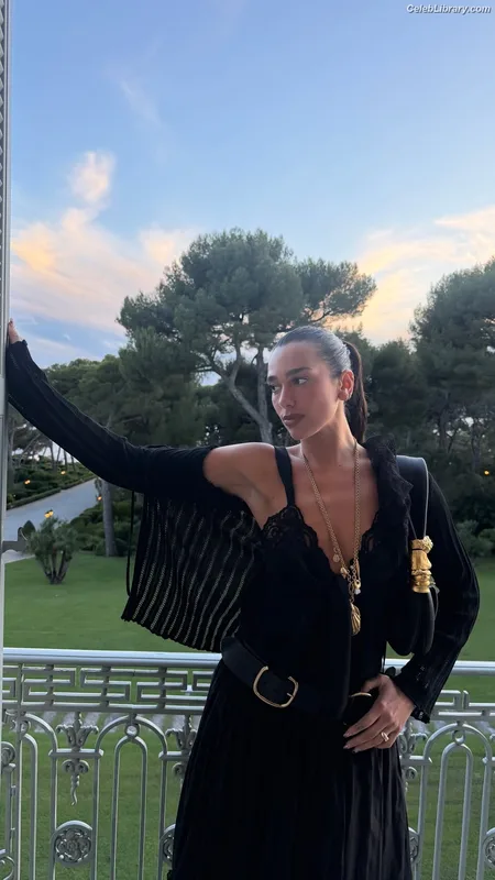 Dua Lipa photo 14 of 7804