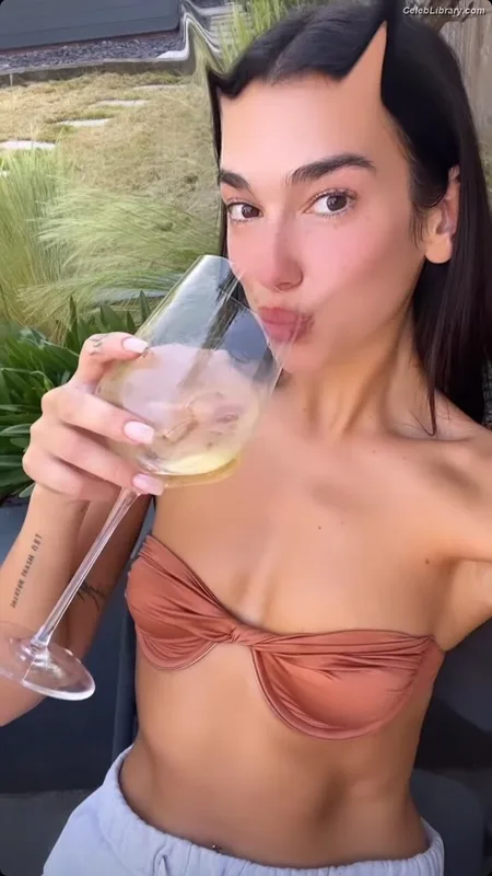 Dua Lipa photo 20 of 7804