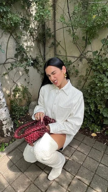Dua Lipa photo 2 of 7804