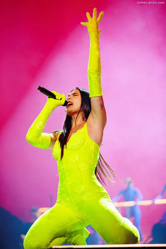 Dua Lipa photo 8 of 7804