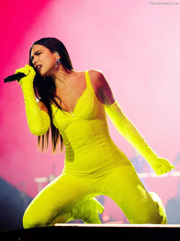 Dua Lipa photo 10 of 7804