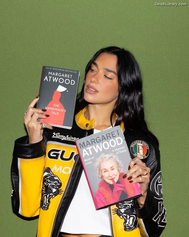 Dua Lipa photo 1 of 7804