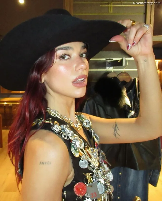 Dua Lipa photo 21 of 7804