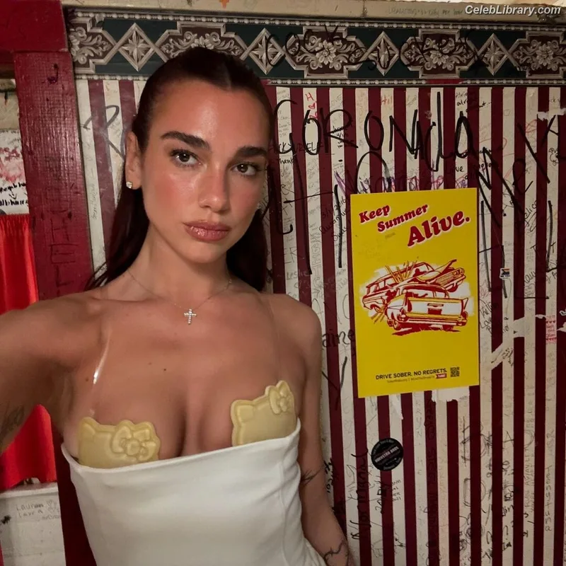 Dua Lipa photo 10 of 7804