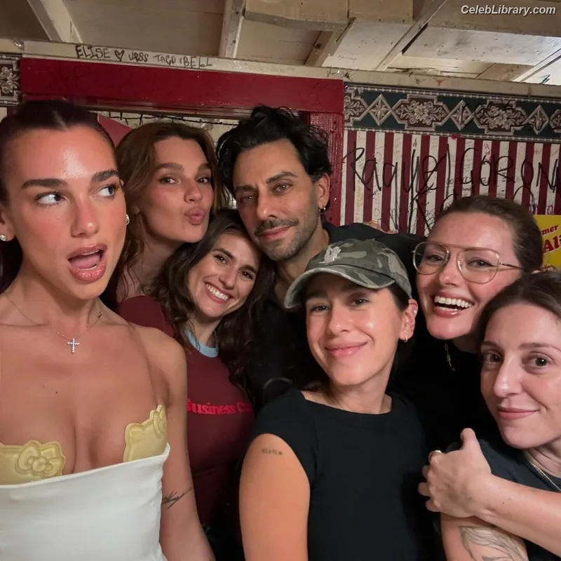 Dua Lipa photo 11 of 7804