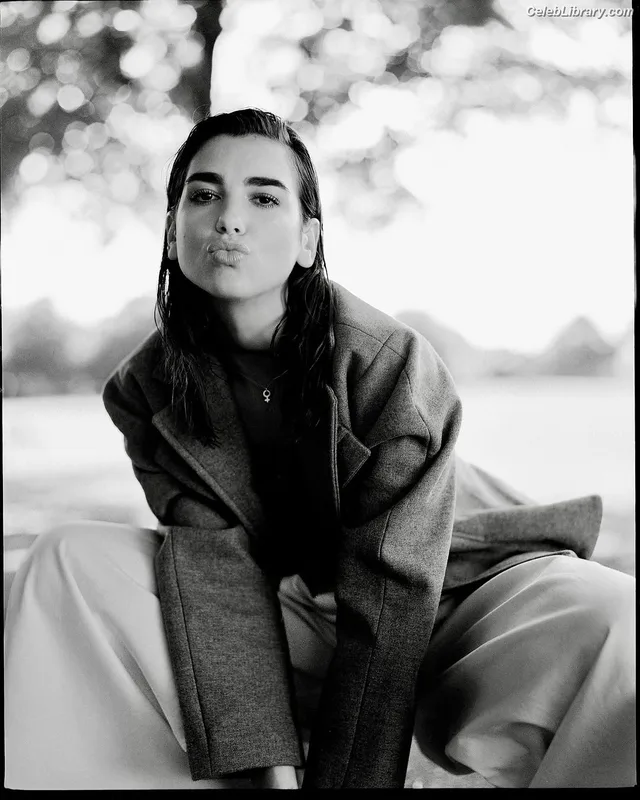 Dua Lipa photo 16 of 7804