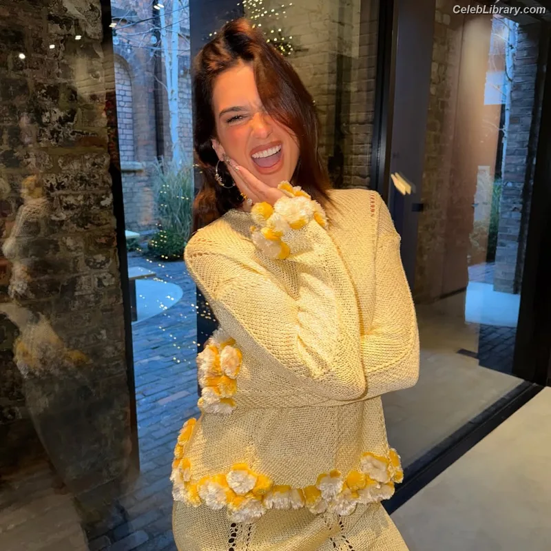 Dua Lipa photo 2 of 7804