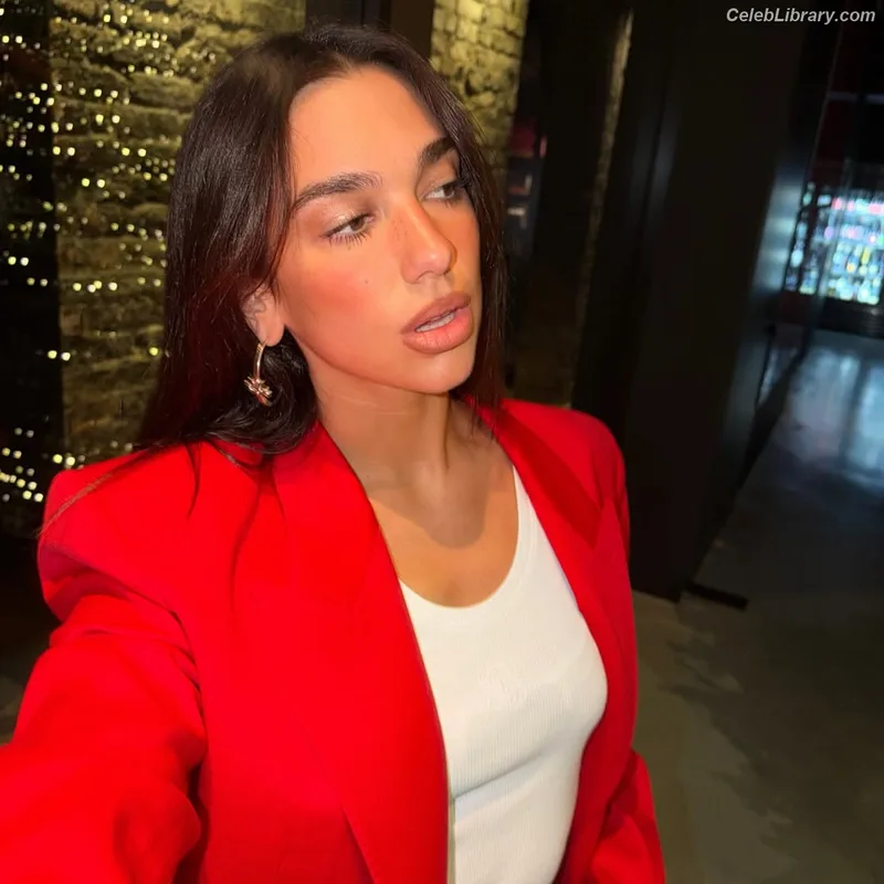 Dua Lipa photo 7 of 7804