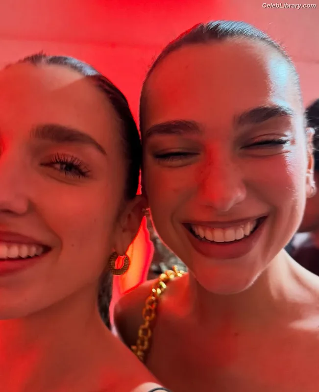 Dua Lipa photo 8 of 7804