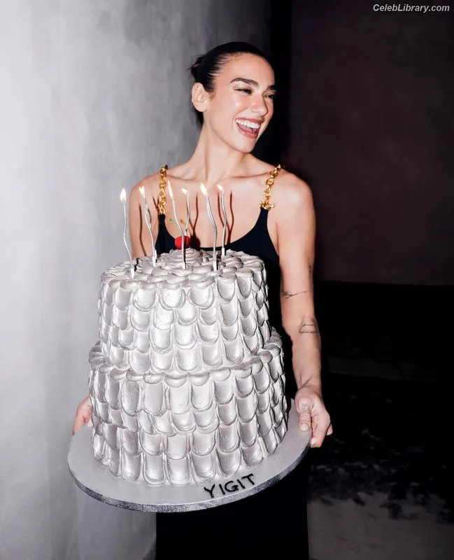 Dua Lipa photo 9 of 7804