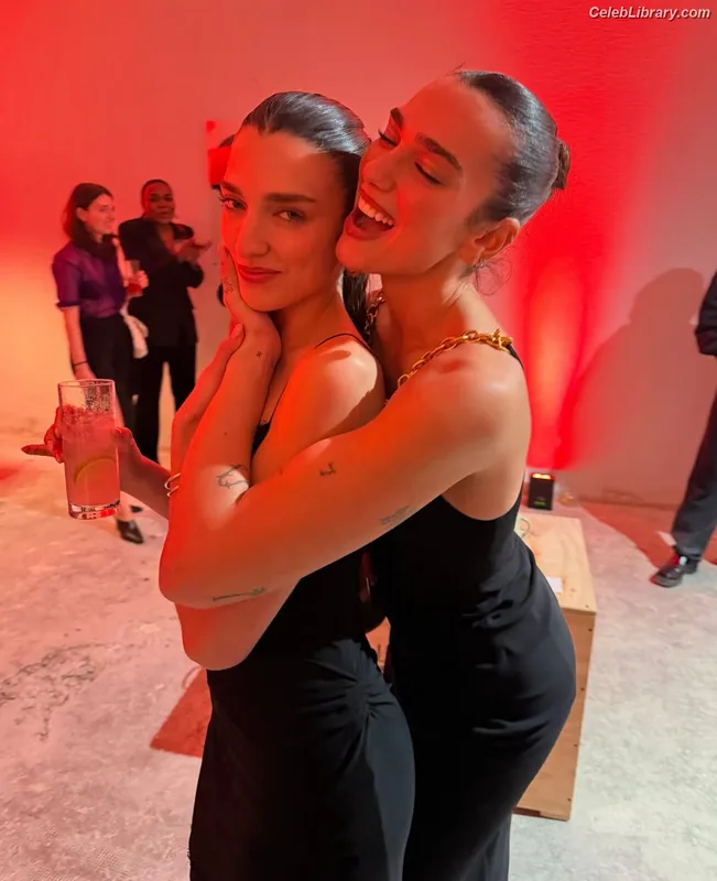 Dua Lipa photo 10 of 7804