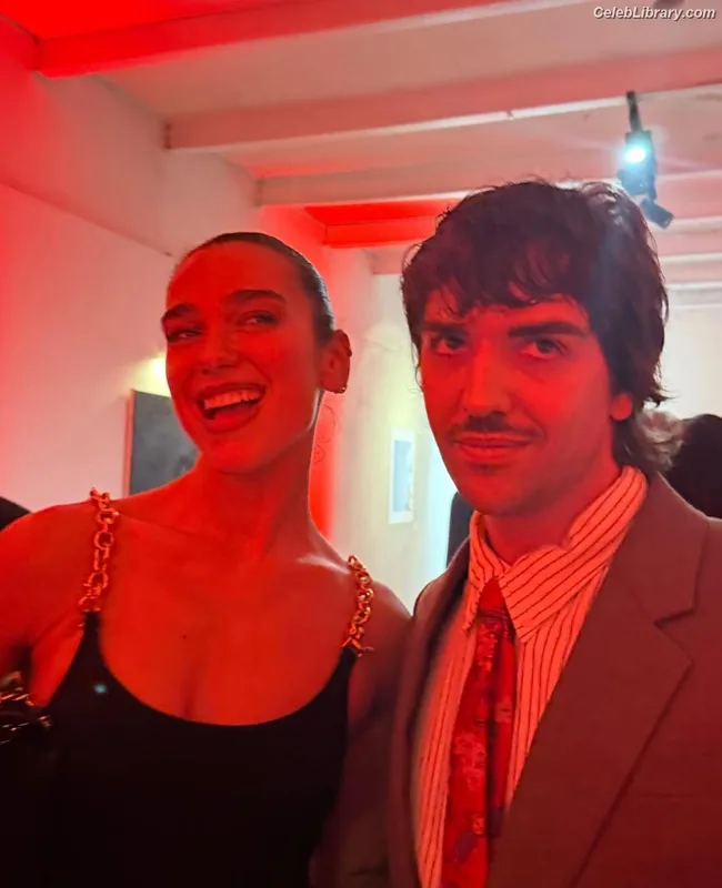 Dua Lipa photo 11 of 7804
