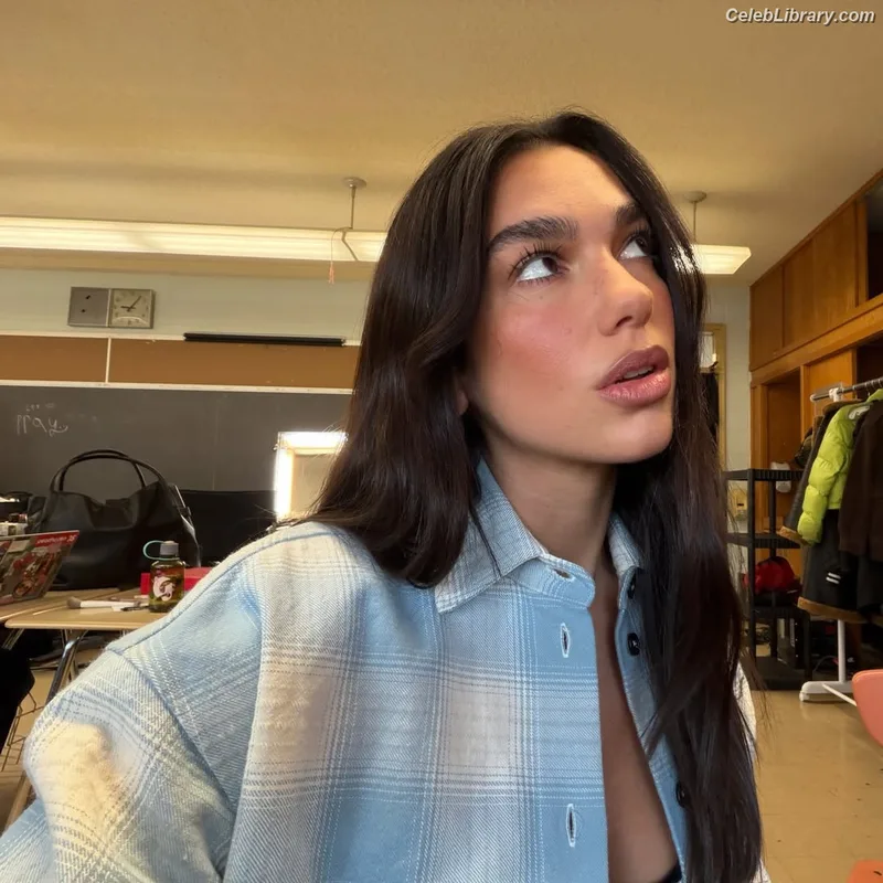 Dua Lipa photo 15 of 7804