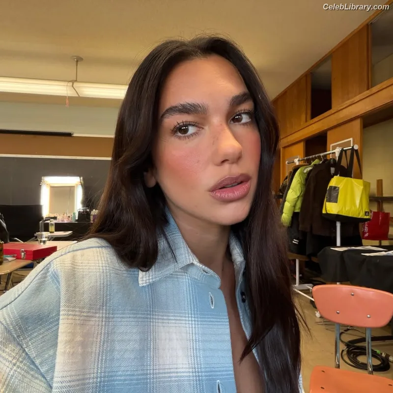 Dua Lipa photo 17 of 7804