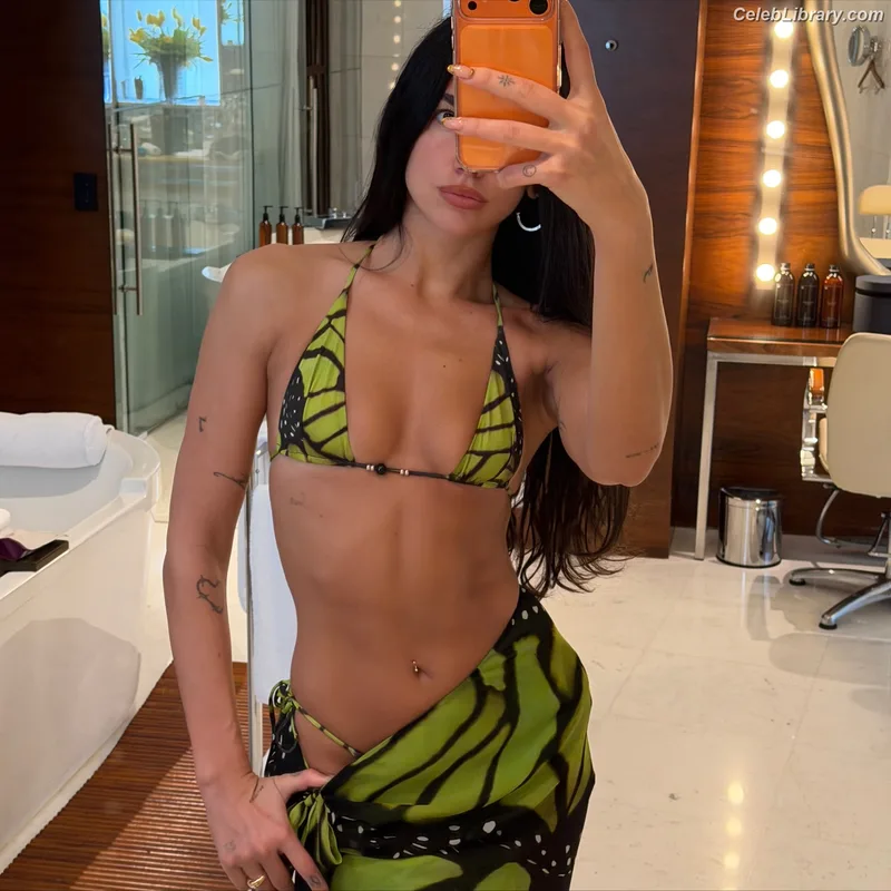 Dua Lipa photo 16 of 7804