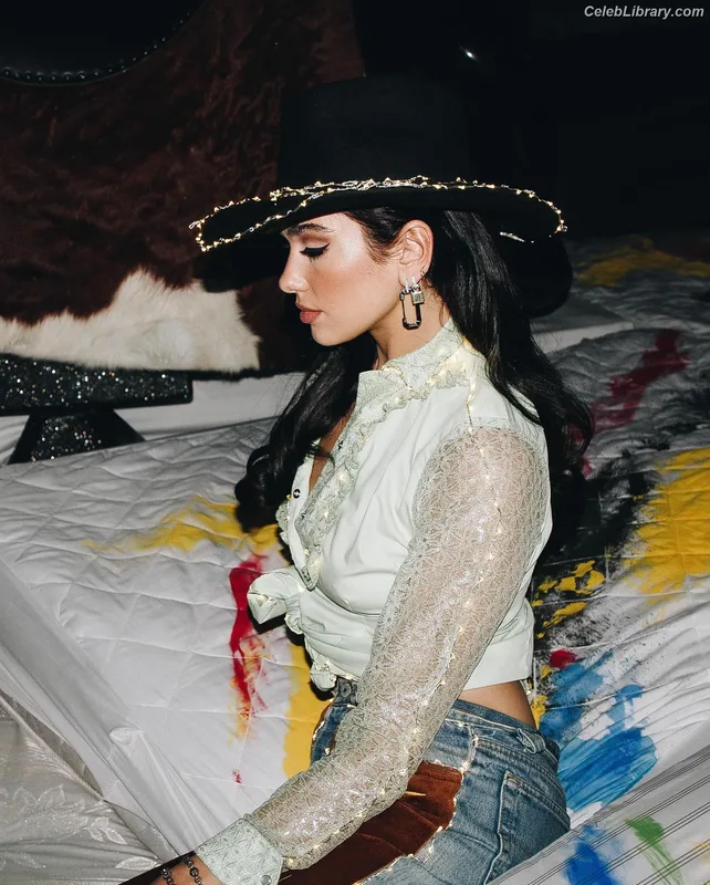 Dua Lipa photo 3 of 7804