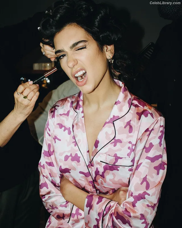 Dua Lipa photo 8 of 7804