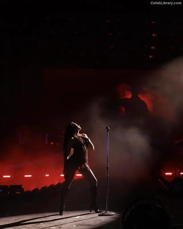 Dua Lipa photo 16 of 7804