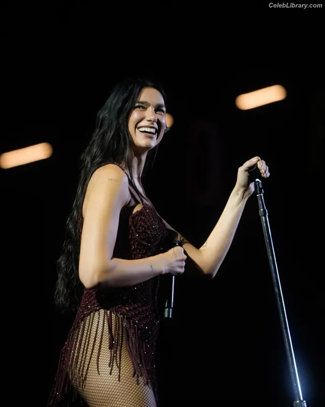 Dua Lipa photo 18 of 7804