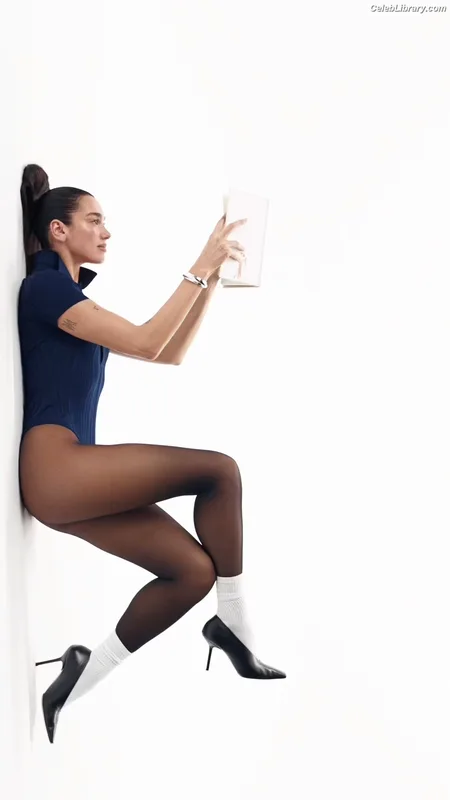 Dua Lipa photo 3 of 7804