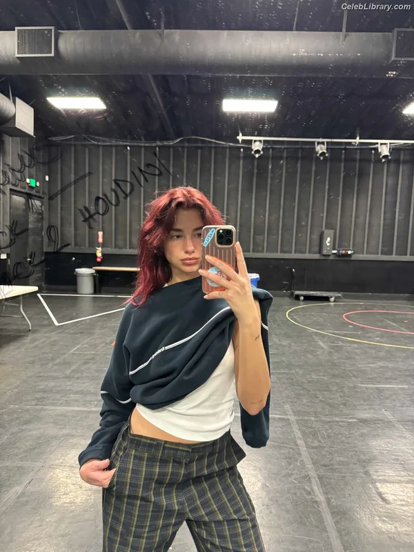Dua Lipa photo 12 of 7804