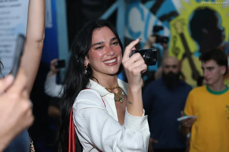 Dua Lipa photo 20 of 7804