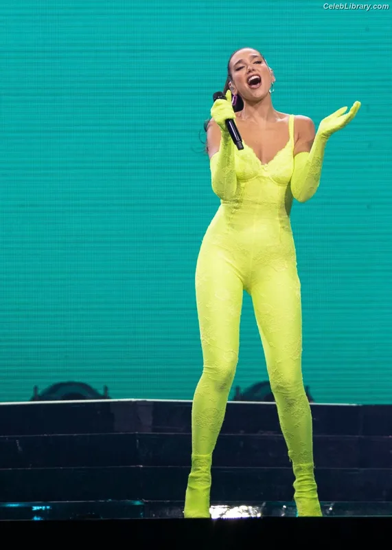 Dua Lipa photo 9 of 7804