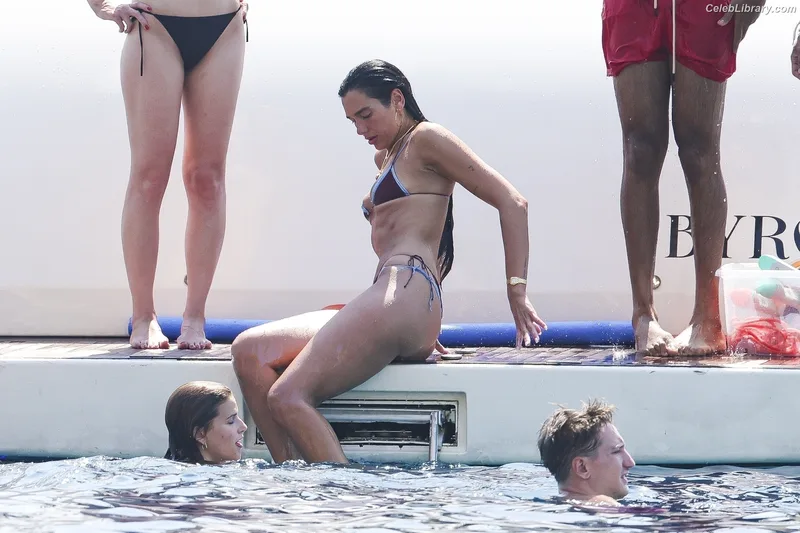Dua Lipa photo 24 of 7804