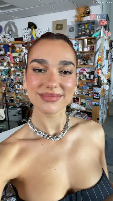 Dua Lipa photo 12 of 7804