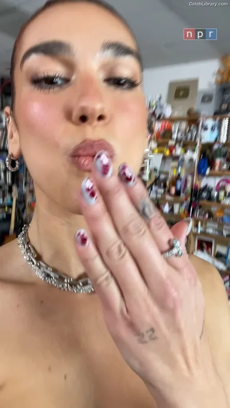 Dua Lipa photo 13 of 7804
