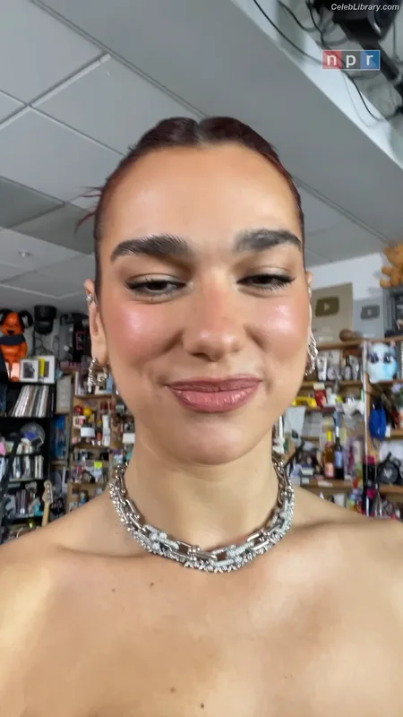 Dua Lipa photo 15 of 7804